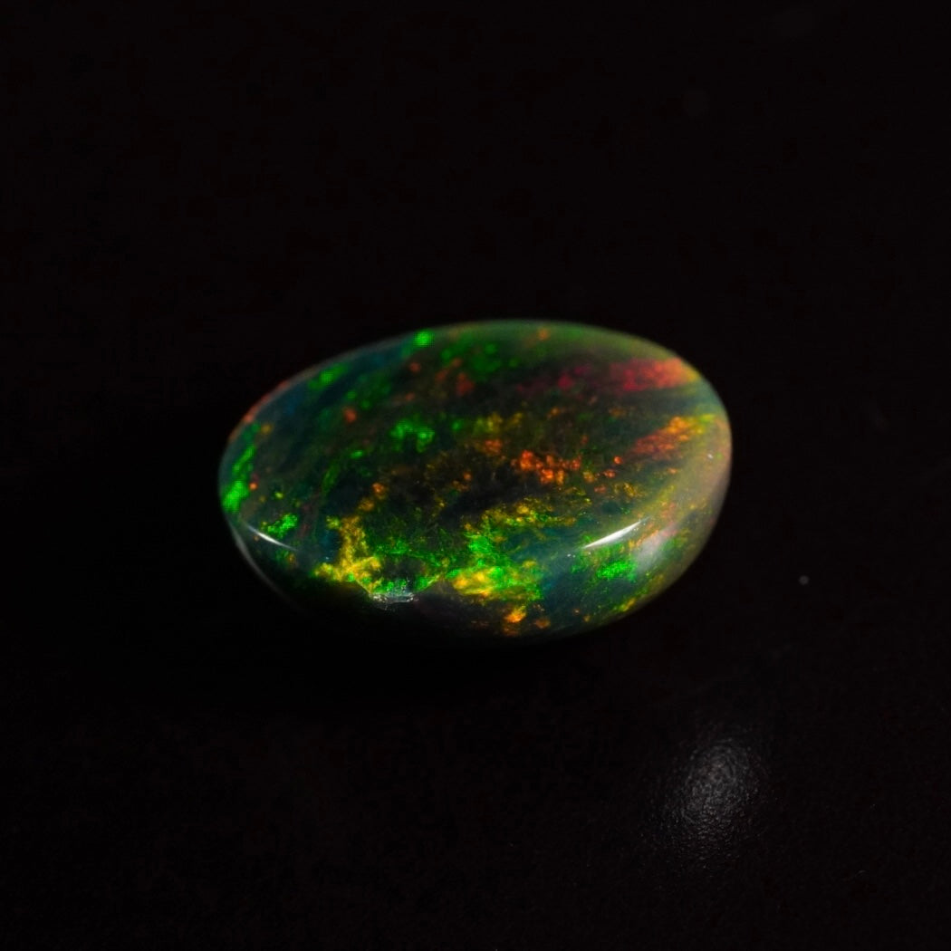 1.39 Karat wunderschönes Universum, dunkler Welo-Opal - Ténèbres Opal