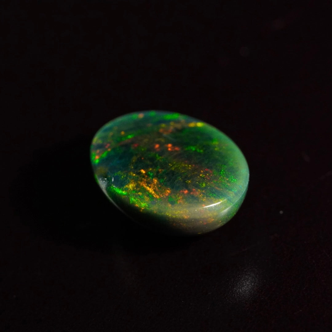 1.39 Karat wunderschönes Universum, dunkler Welo-Opal - Ténèbres Opal
