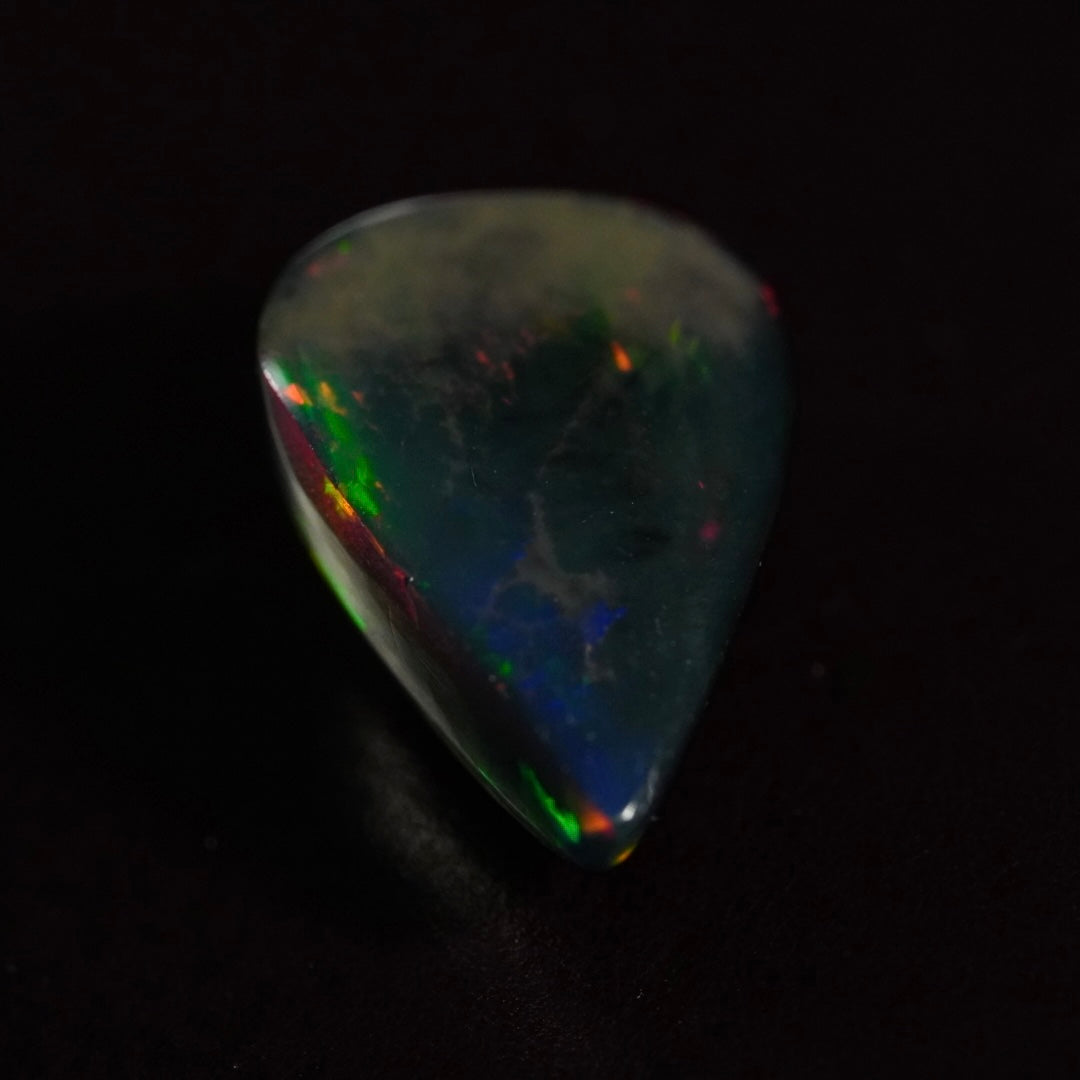 2.95 Karat traumhafter, dunkler äthiopischer Welo-Opal - Ténèbre Opal