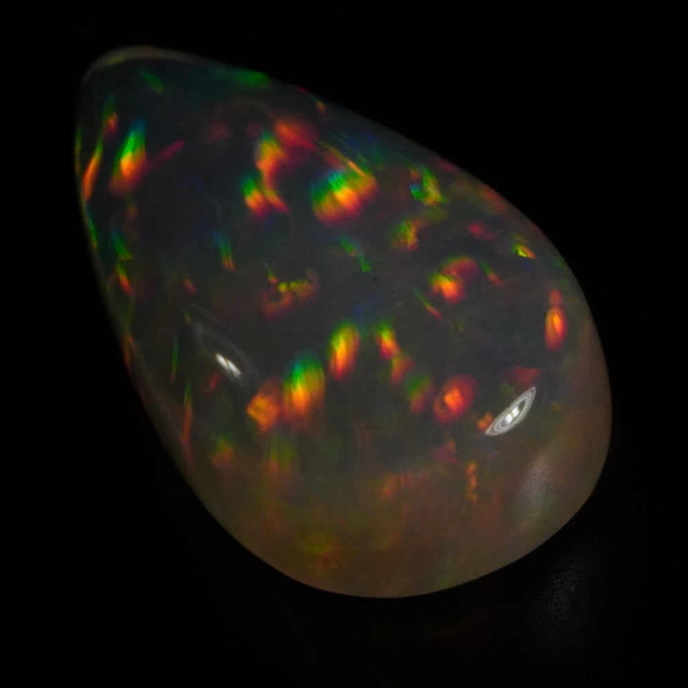 5.75 Karat atemberaubender, natürlicher äthiopischer Welo-Opal mit schönsten Pinfire-Muster - Éclaire Opal.