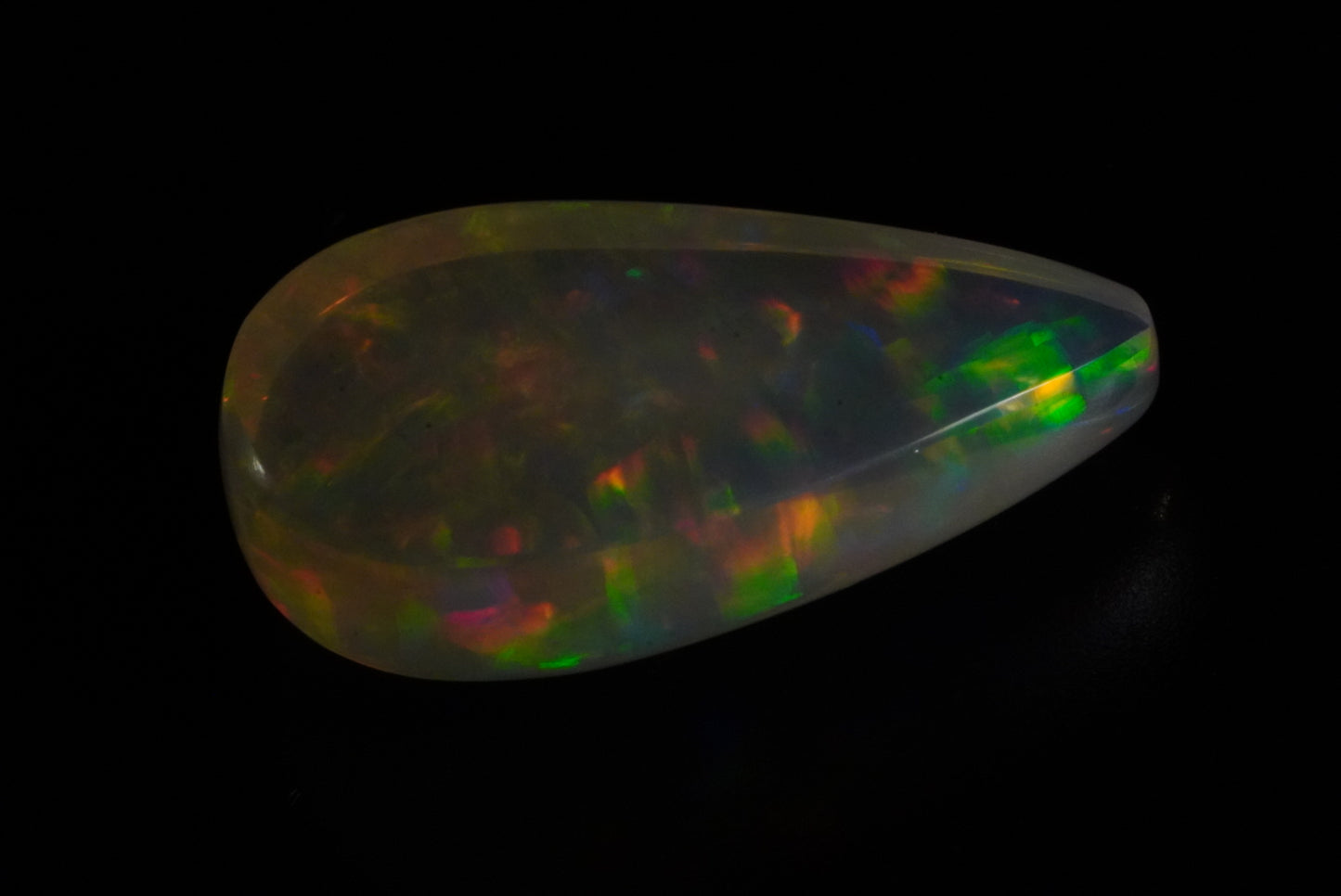 5.75 Karat atemberaubender, natürlicher äthiopischer Welo-Opal mit schönsten Pinfire-Muster - Éclaire Opal.