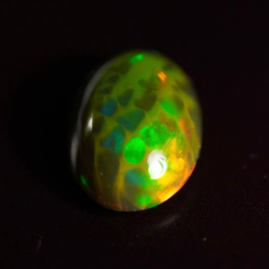 2.19 Karat Schlangenmuster, dunkler äthiopischer Welo-Opal - Ténèbres Opal