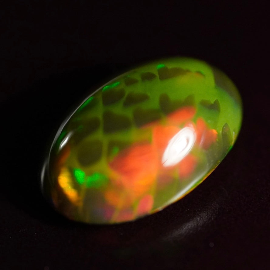 2.19 Karat Schlangenmuster, dunkler äthiopischer Welo-Opal - Ténèbres Opal