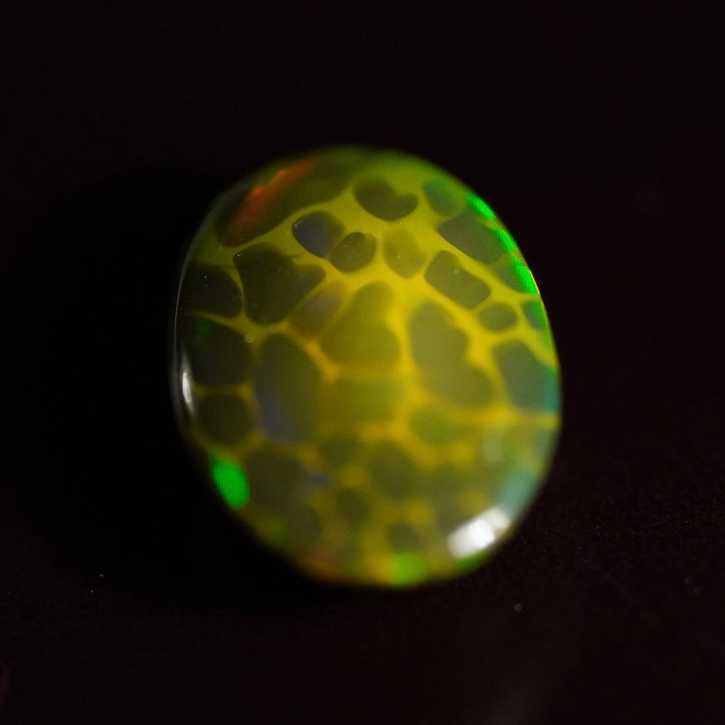 2.19 Karat Schlangenmuster, dunkler äthiopischer Welo-Opal - Ténèbres Opal