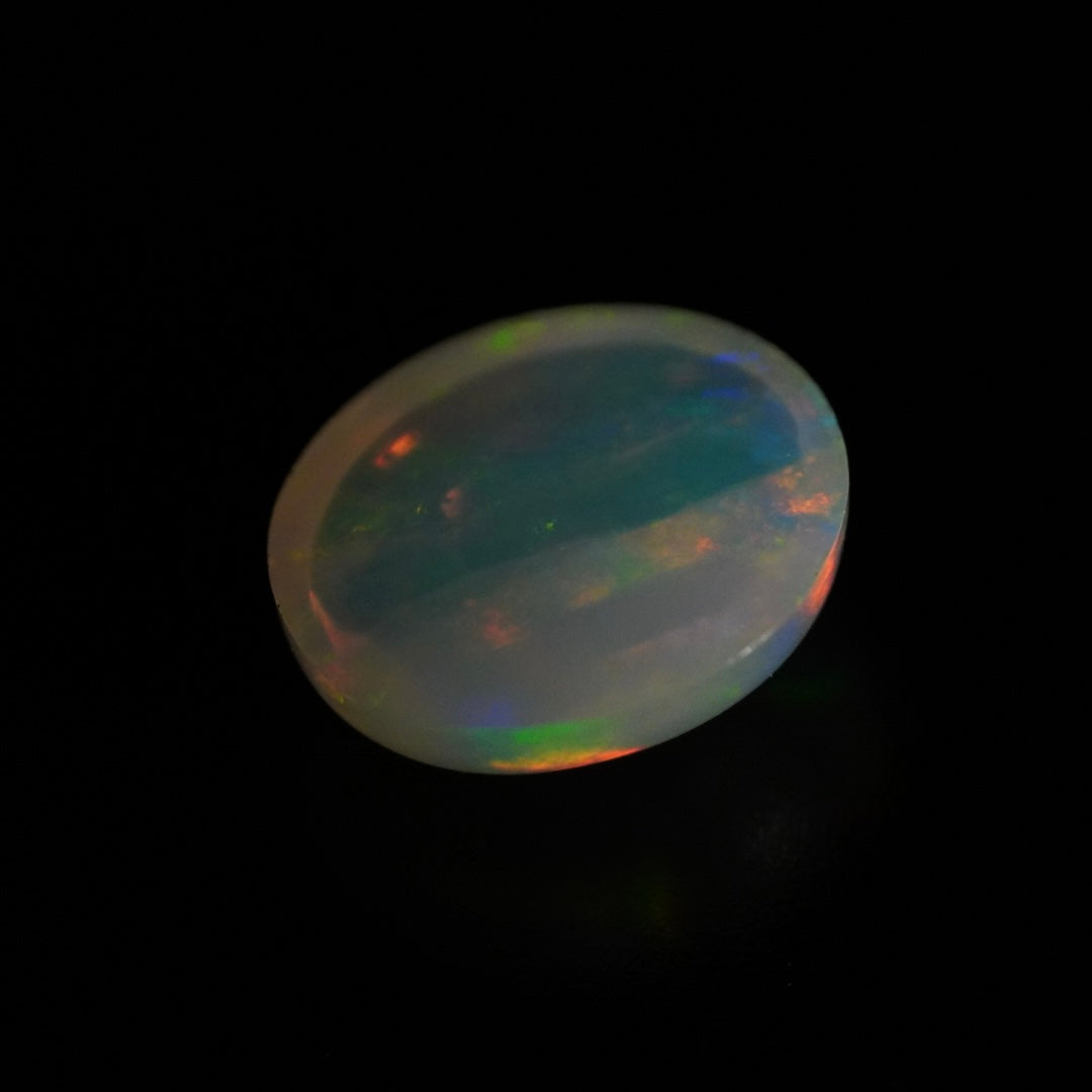 1.06 Karat wunderschöner weißer Welo Opal - Juvénile Opal