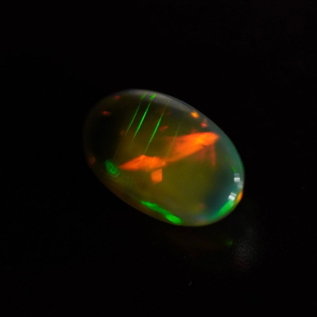 1.52 Karat außergewöhnlich schöner, rauchiger Welo Opal - Juvénile Opal