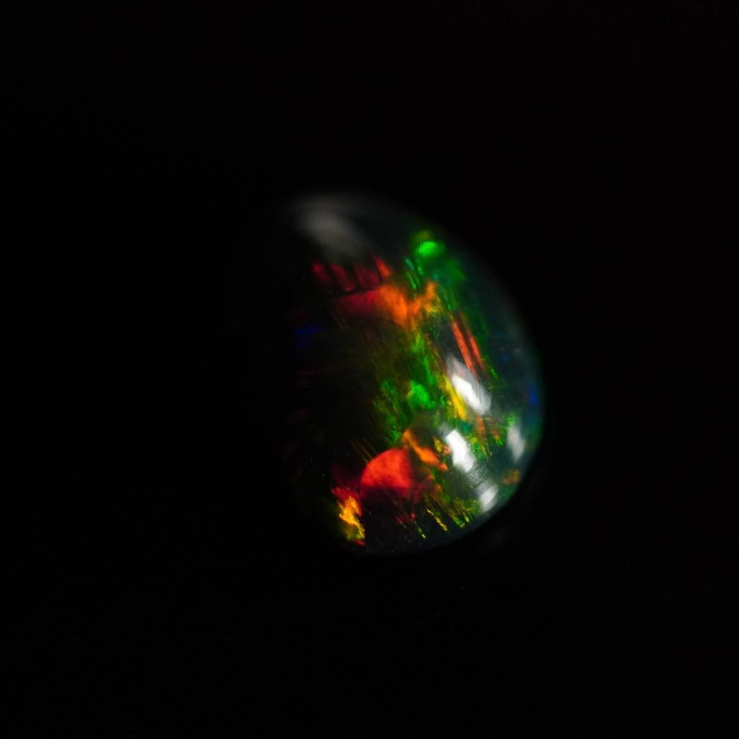 1.45 Karat außergewöhnlich schöner dunkler äthiopischer Welo Opal - Juvénile Opal