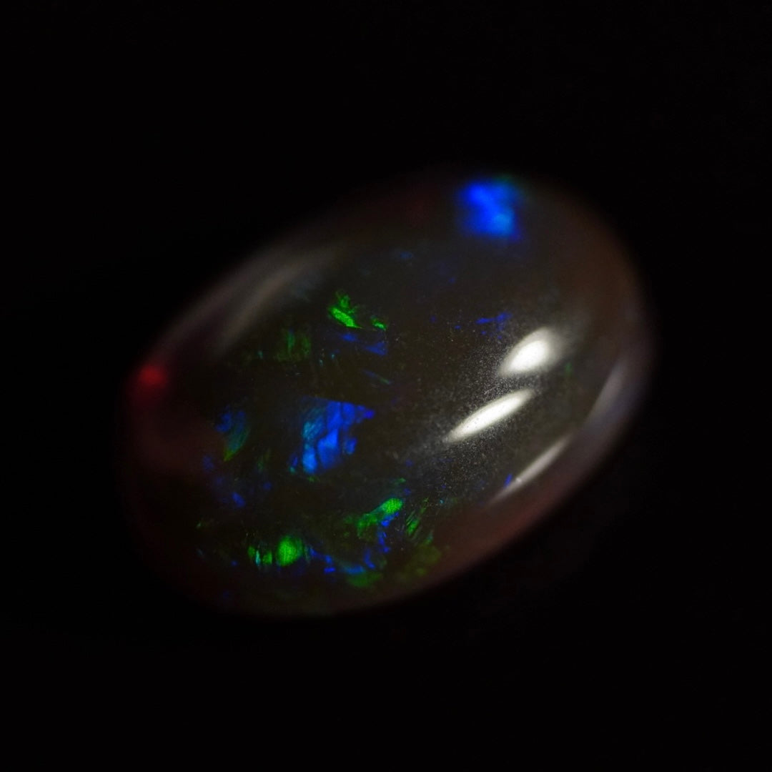 2.43 Karat exklusiver, echter äthiopischer Farb-Welo-Opal - Ténèbres Opal