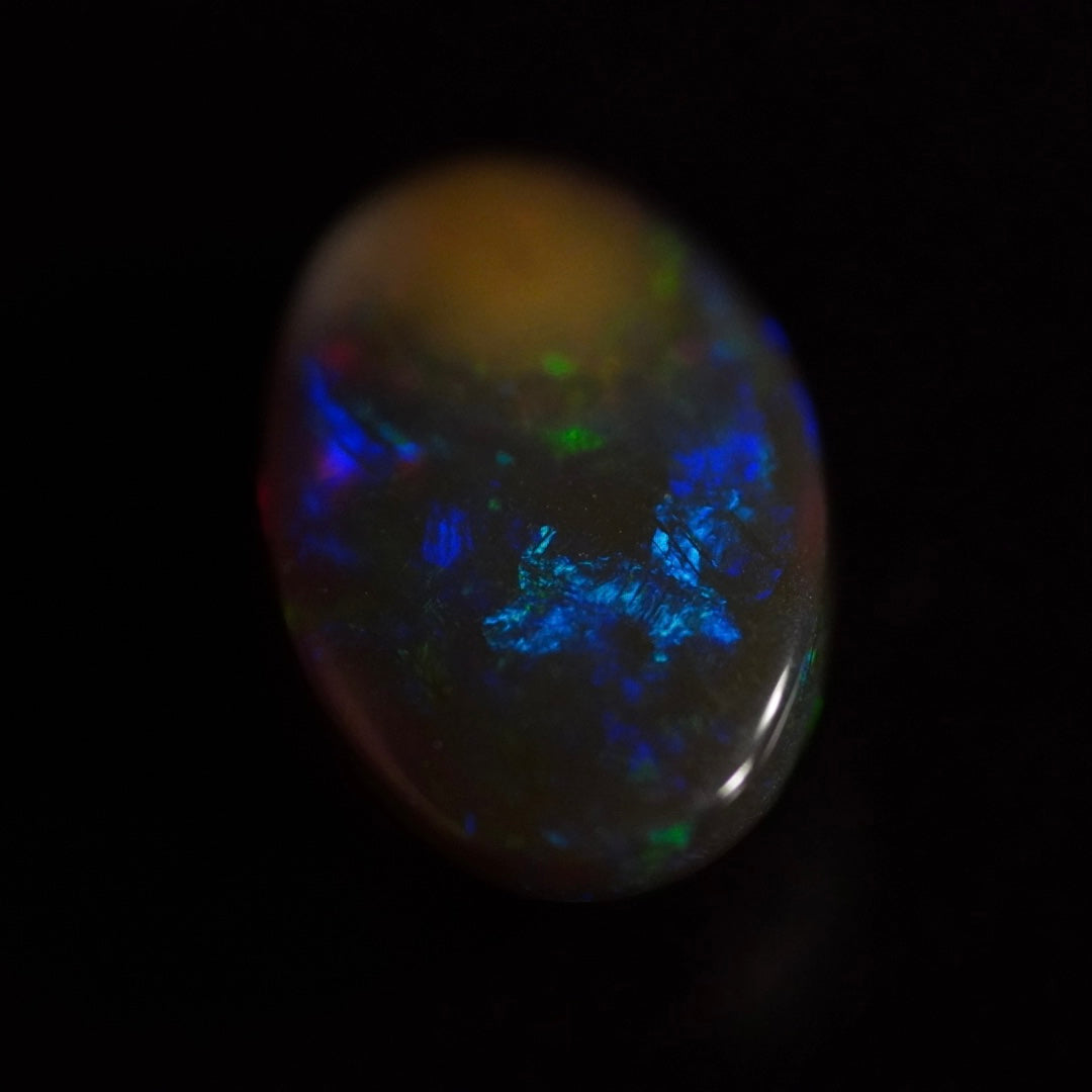 2.43 Karat exklusiver, echter äthiopischer Farb-Welo-Opal - Ténèbres Opal