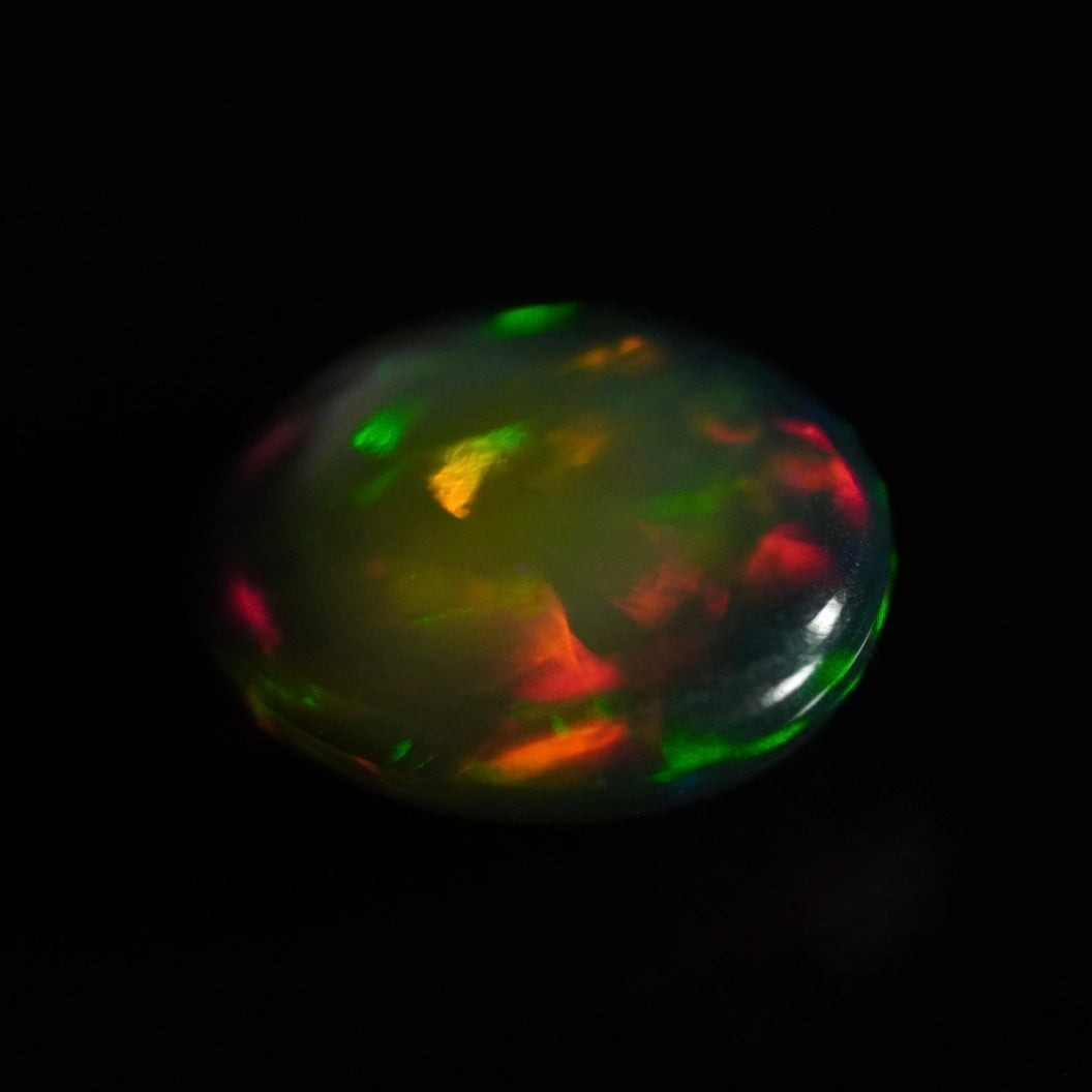 1.92 Karat traumhafter, rauchiger Farb Welo Opal - Féerique Opal