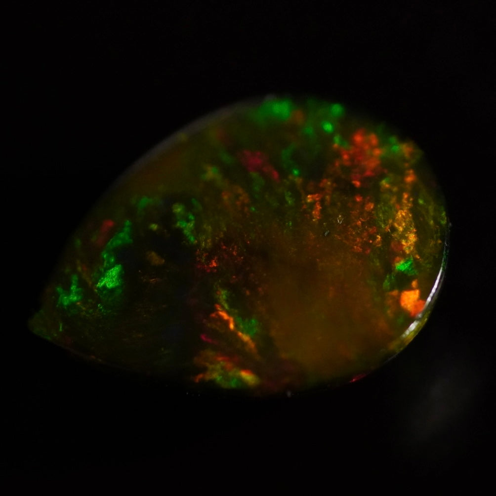 1.70 Karat traumhaftes Universum, dukler Farb-Welo-Opal - Ténèbres Opal