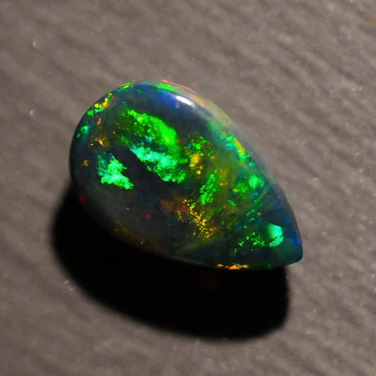 4.25 Karat dunkler äthiopischer Welo-Opal - Ténèbres Opal