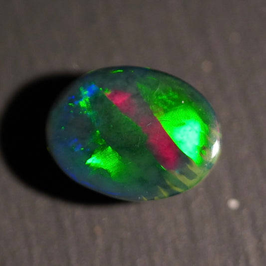 4.64 Karat natürlicher dunkler äthiopischer Welo-Opal - Ténèbres Opal
