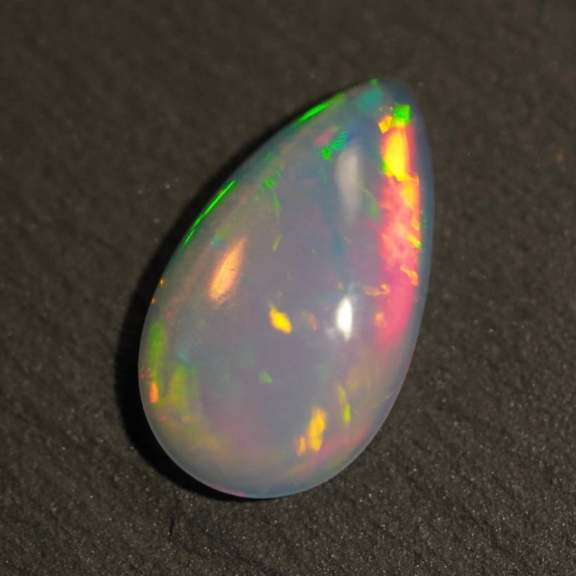 1.98 Karat wunderschöner natürlicher äthiopischer Welo-Opal - Éclaire Opal