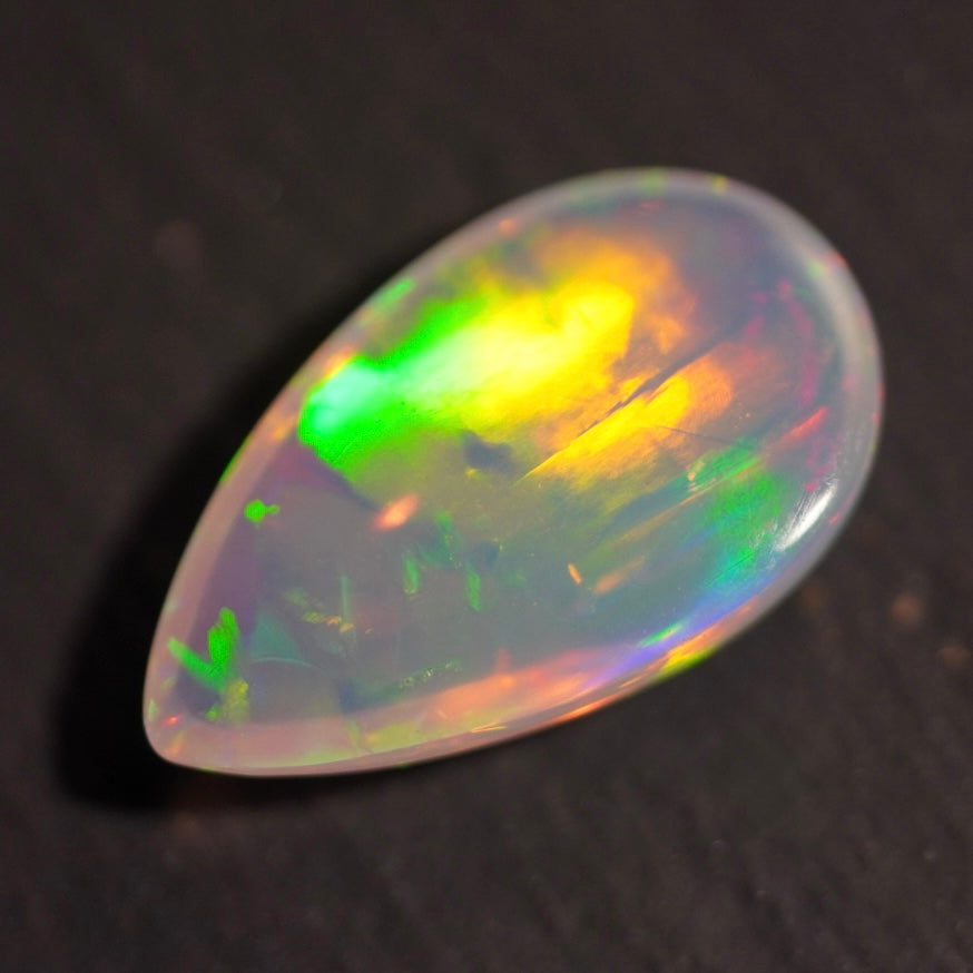 1.98 Karat wunderschöner natürlicher äthiopischer Welo-Opal - Éclaire Opal