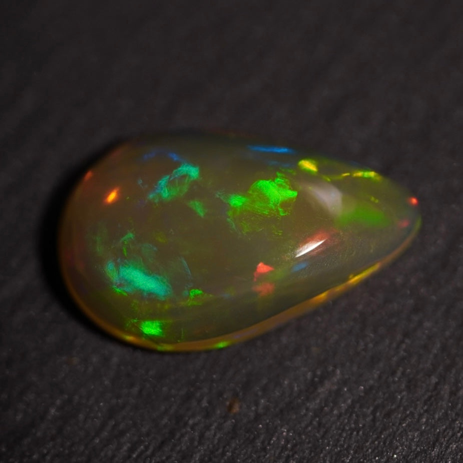 Opale Welo éthiopienne naturelle exclusive de 2,10 carats - Opale Éclaire