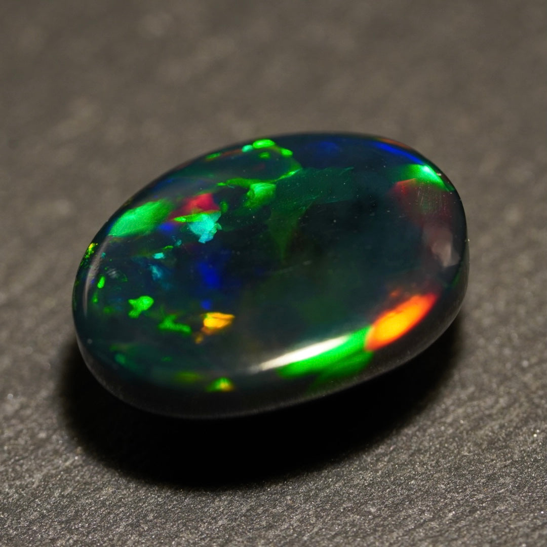 2.52 Karat echter, dunkler äthiopischer Welo-Opal - Ténèbres Opal