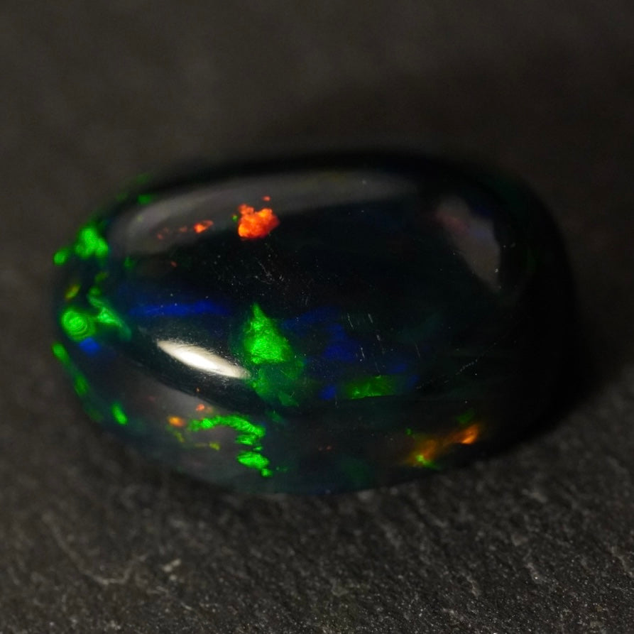 2.52 Karat echter, dunkler äthiopischer Welo-Opal - Ténèbres Opal