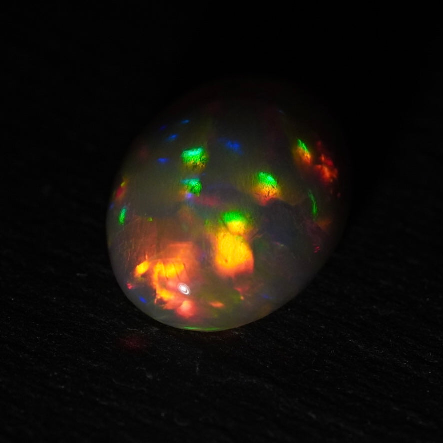 6,50 carats magnifiques couleurs arc-en-ciel, Opale Welo éthiopienne - Éclaire Opal