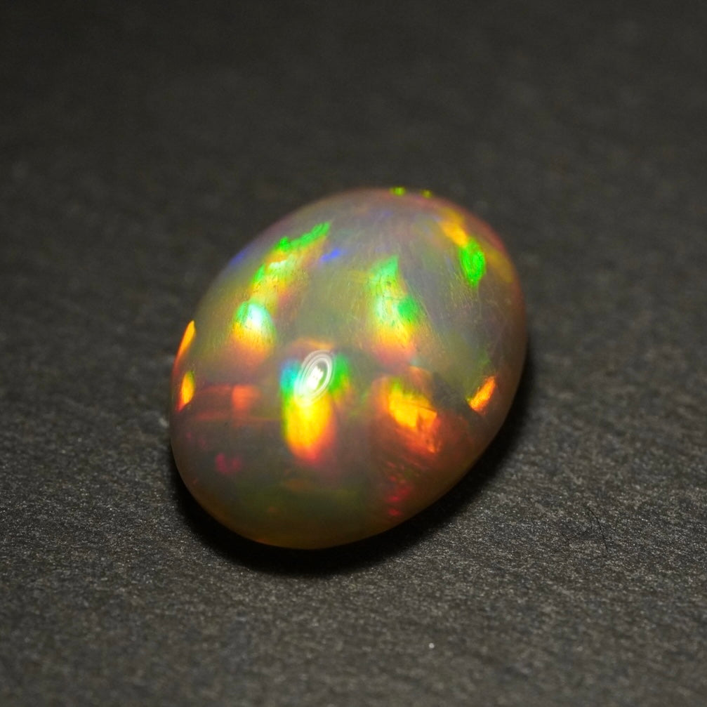 6,50 carats magnifiques couleurs arc-en-ciel, Opale Welo éthiopienne - Éclaire Opal