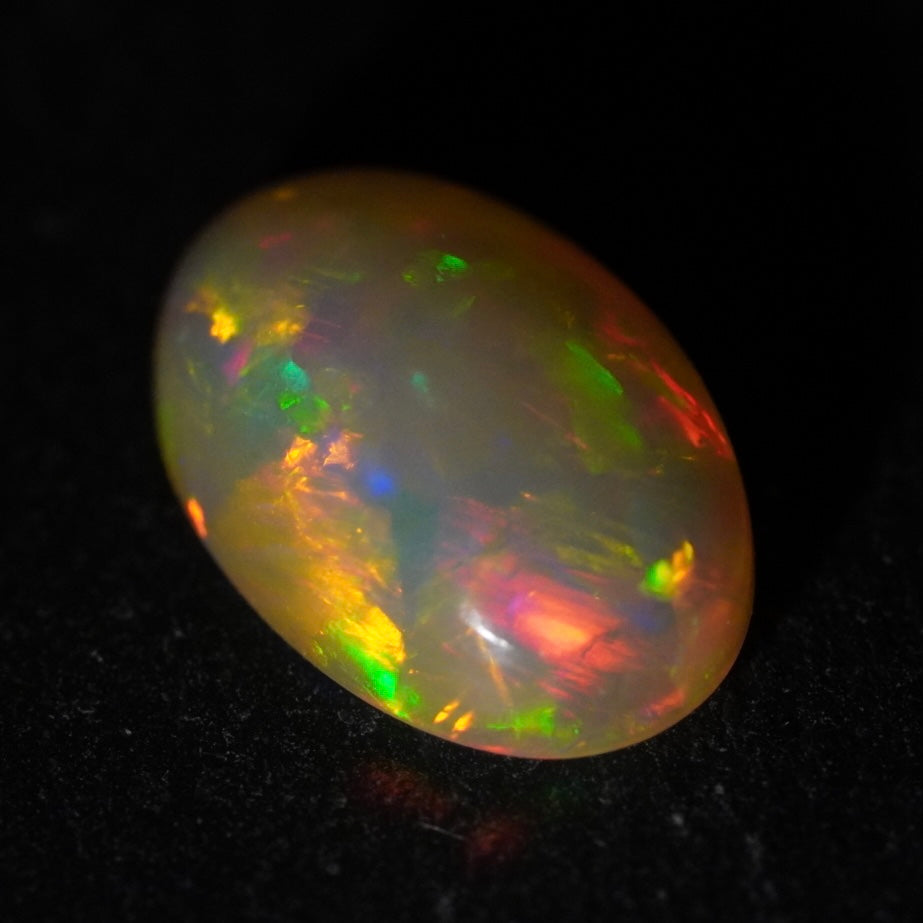 1.63 Karat traumhaftes Farbspektakel, äthiopischer Welo-Opal - Éclaire Opal