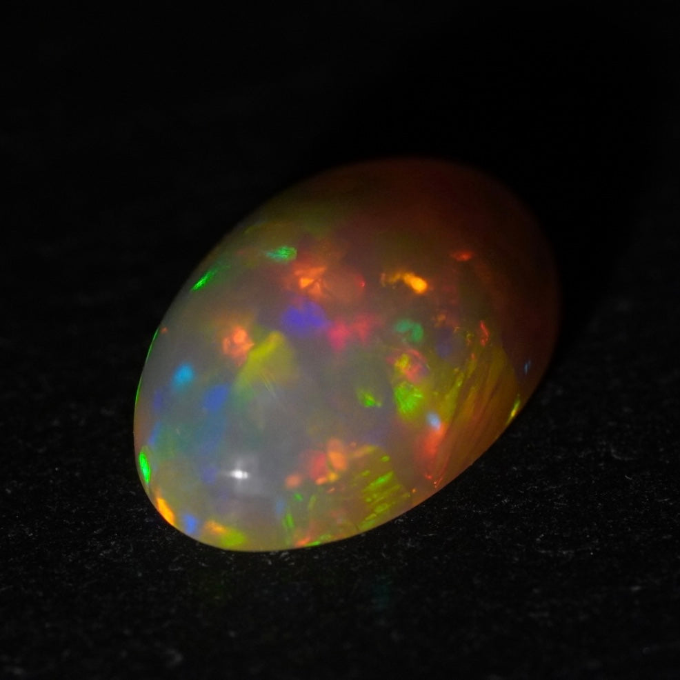1.63 Karat traumhaftes Farbspektakel, äthiopischer Welo-Opal - Éclaire Opal