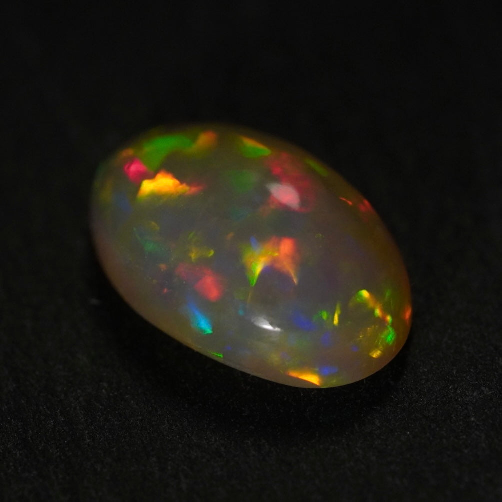 1.63 Karat traumhaftes Farbspektakel, äthiopischer Welo-Opal - Éclaire Opal