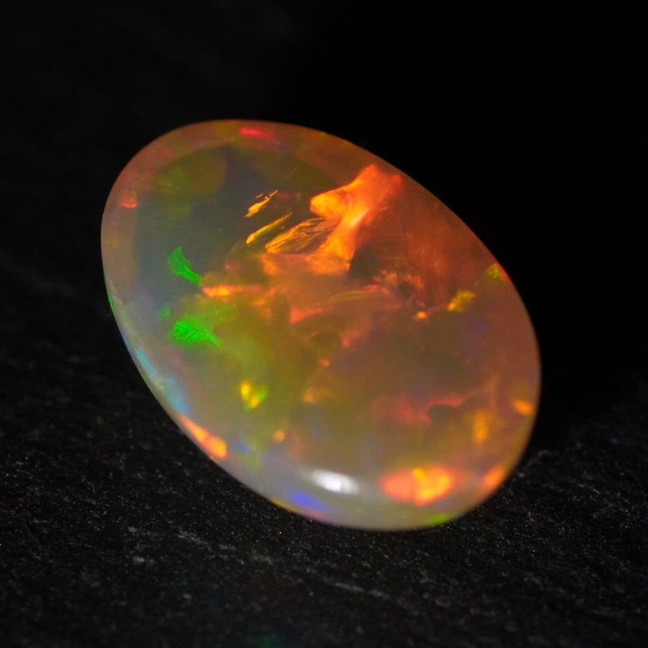1.63 Karat traumhaftes Farbspektakel, äthiopischer Welo-Opal - Éclaire Opal