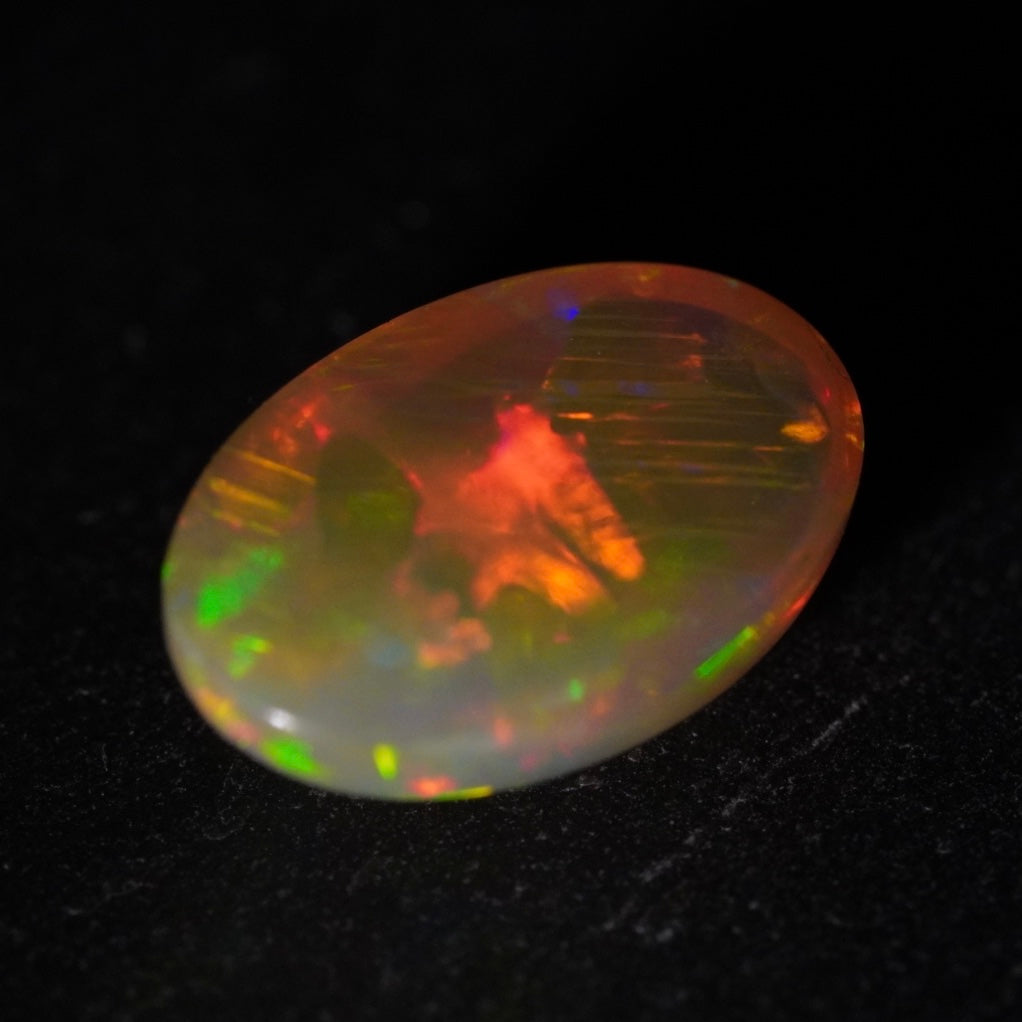 1.63 Karat traumhaftes Farbspektakel, äthiopischer Welo-Opal - Éclaire Opal