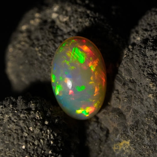1.63 carat fantastic color spectacle, Ethiopian Welo opal - Éclaire opal