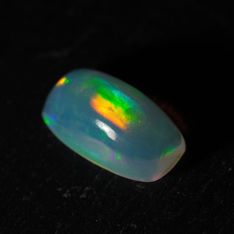 1.78 carat natural Ethiopian color Welo opal with a unique color spectacle - Éclaire Opal