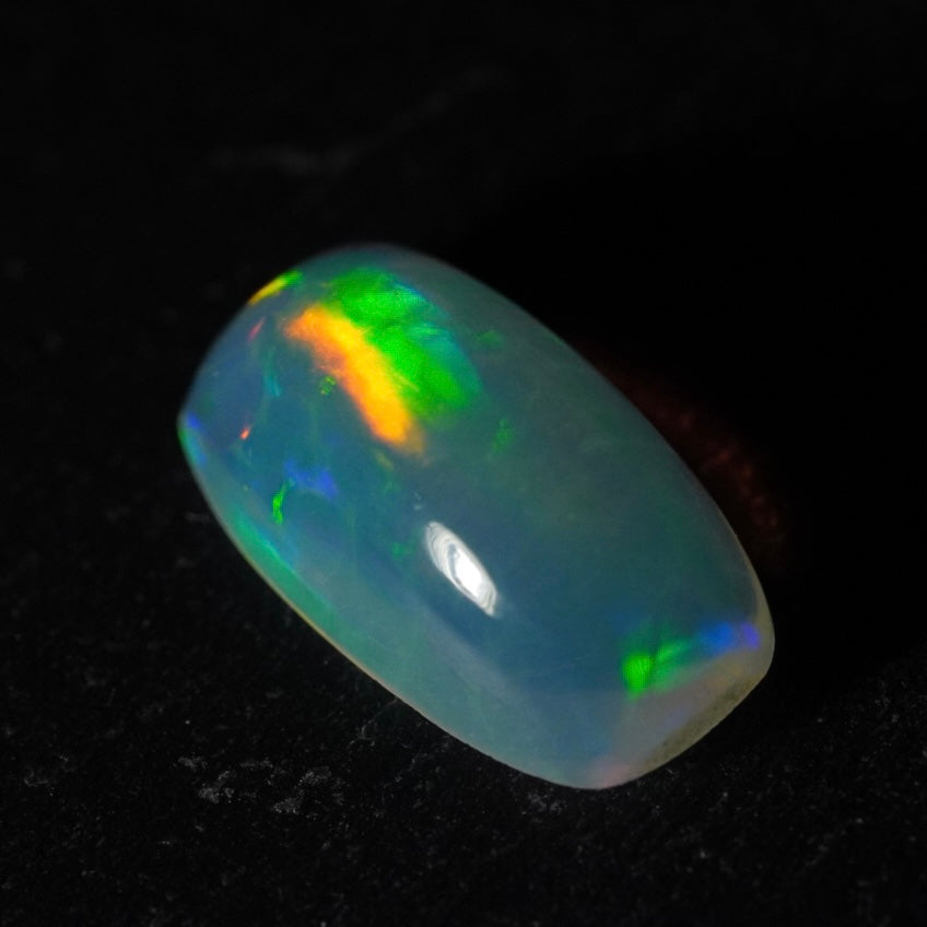 1.78 carat natural Ethiopian color Welo opal with a unique color spectacle - Éclaire Opal