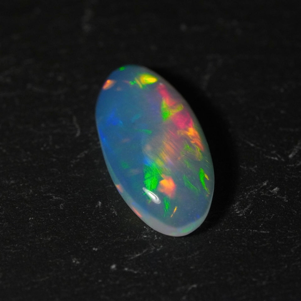 3.53 Karat einzigartiger natürlicher äthiopischer Welo-Opal - Éclaire Opal