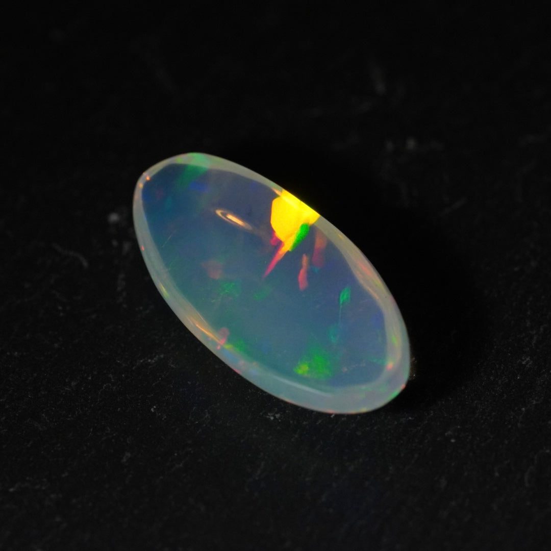 3.53 Karat einzigartiger natürlicher äthiopischer Welo-Opal - Éclaire Opal