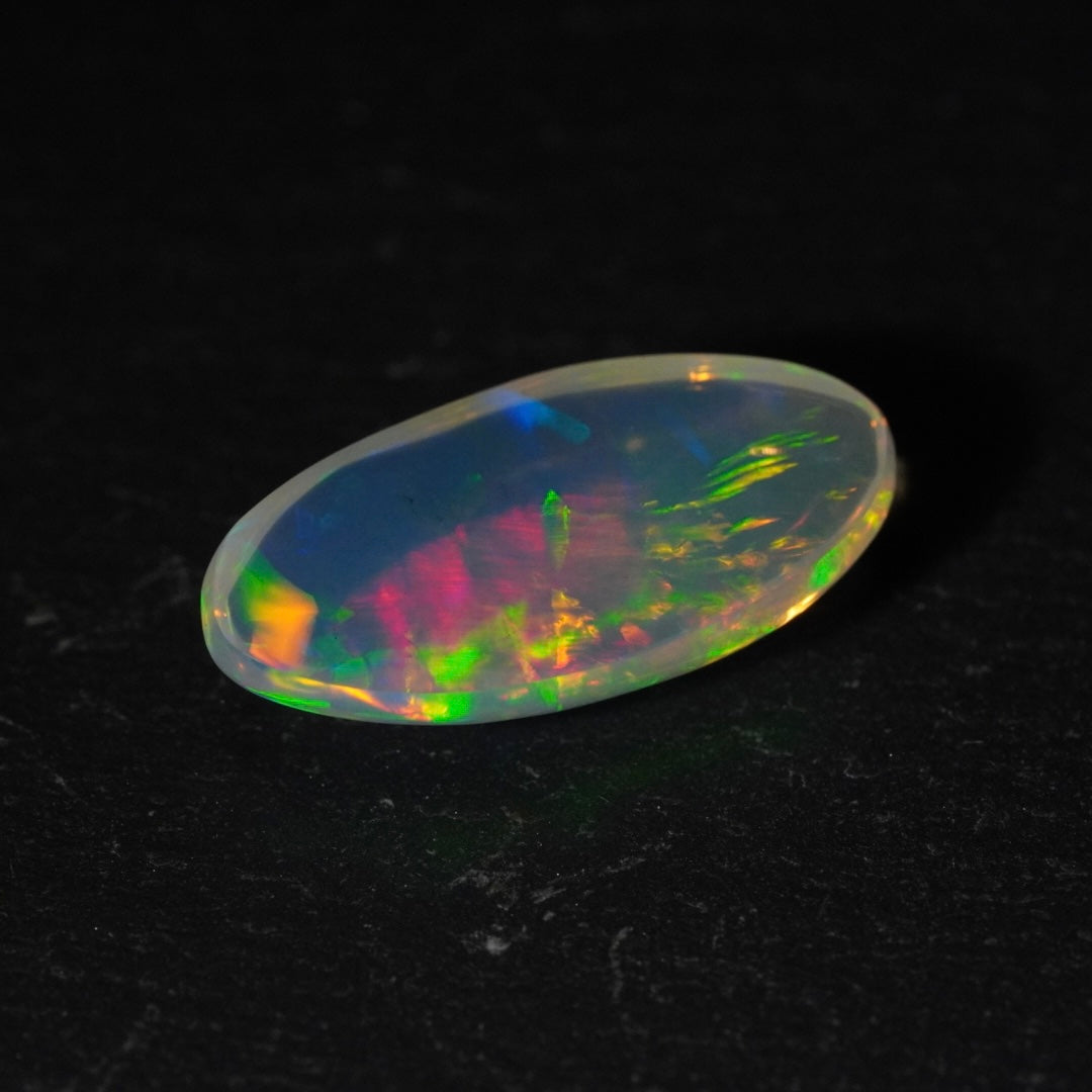 3.53 Karat einzigartiger natürlicher äthiopischer Welo-Opal - Éclaire Opal