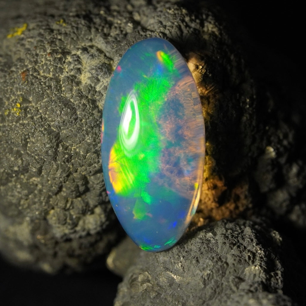 3.53 Karat einzigartiger natürlicher äthiopischer Welo-Opal - Éclaire Opal