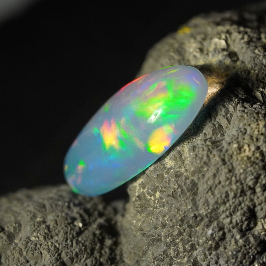 3.53 Karat einzigartiger natürlicher äthiopischer Welo-Opal - Éclaire Opal