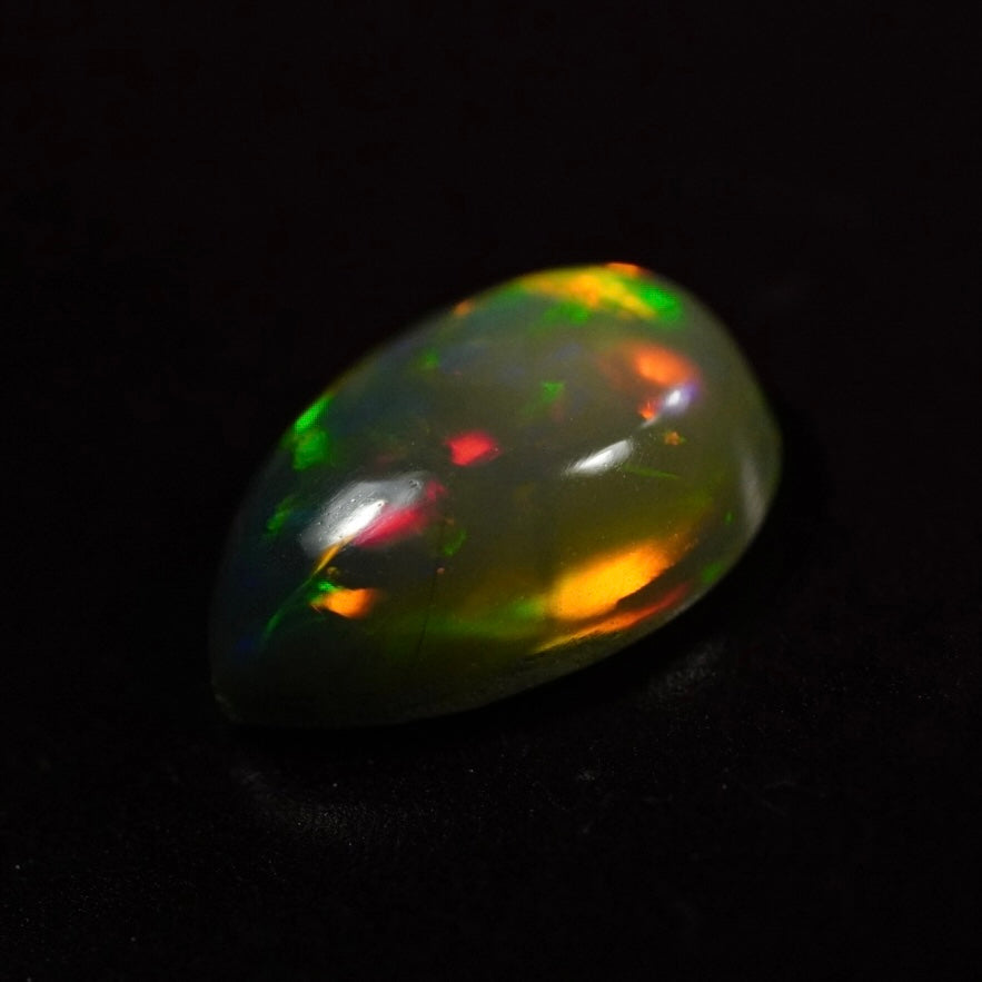 1.31 Karat wunderschöner und rauchiger Welo Opal - Juvénile Opal