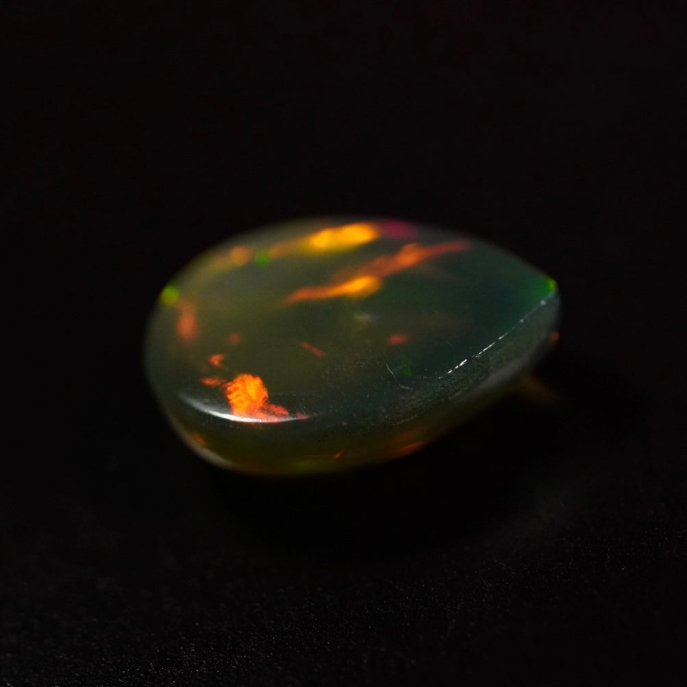 1.31 Karat wunderschöner und rauchiger Welo Opal - Juvénile Opal