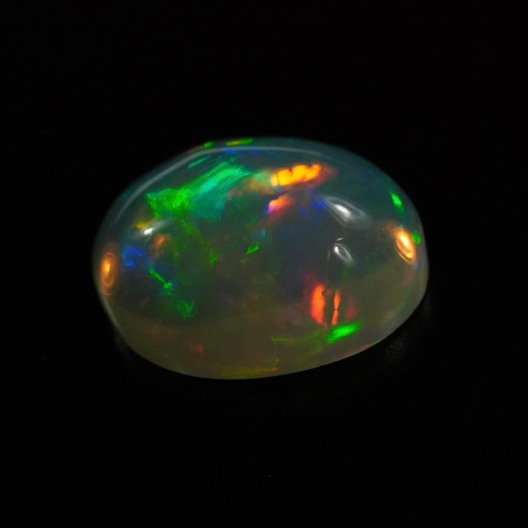 2.71 Karat schönstes Farbspektakel, äthiopischer Welo-Opal - Éclaire Opal