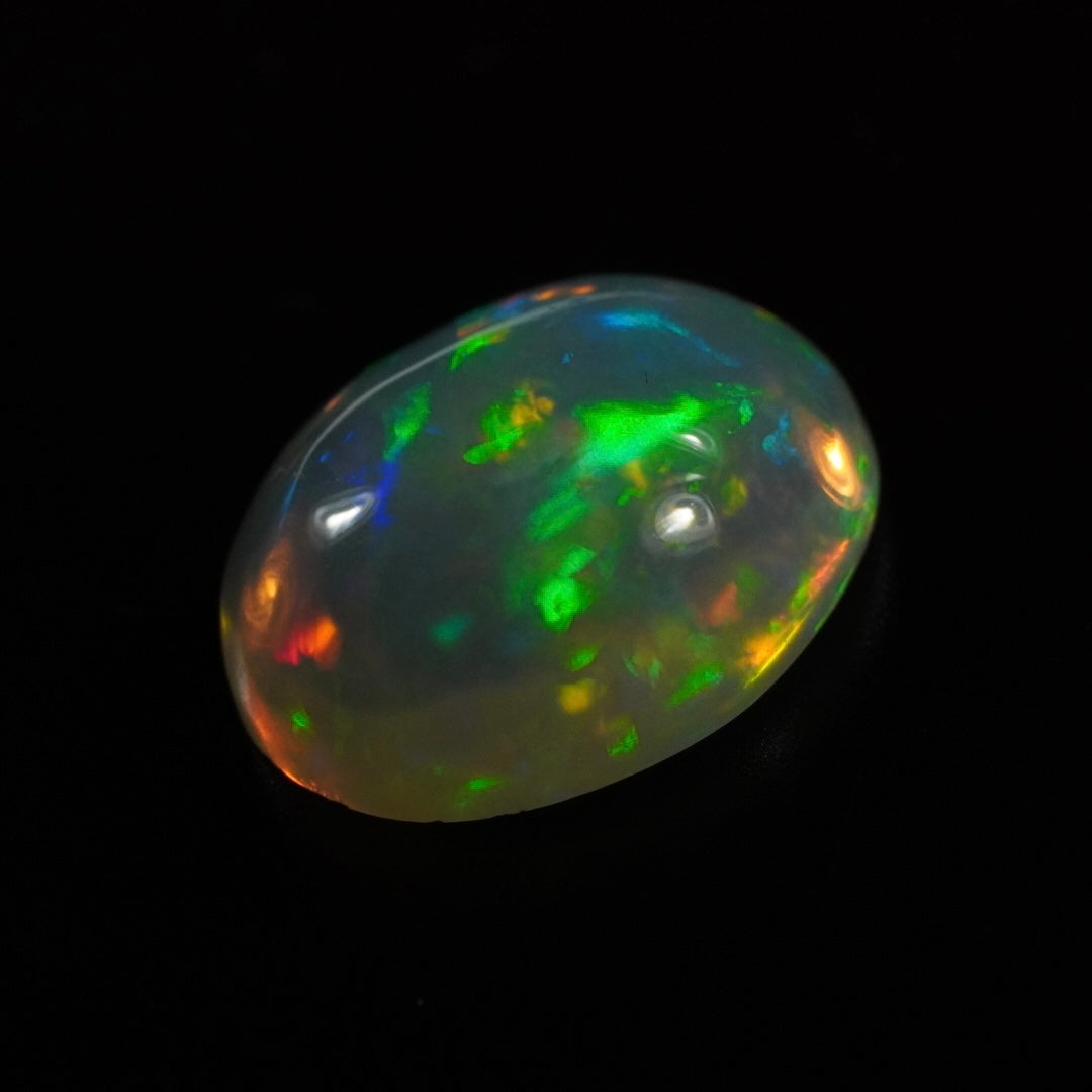 2.71 Karat schönstes Farbspektakel, äthiopischer Welo-Opal - Éclaire Opal