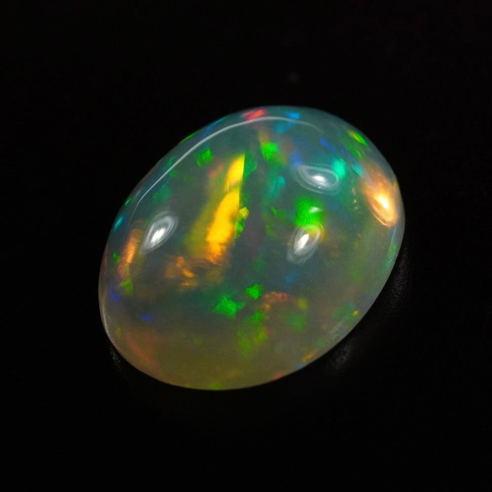2.71 Karat schönstes Farbspektakel, äthiopischer Welo-Opal - Éclaire Opal