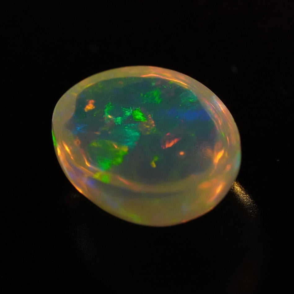 2.71 Karat schönstes Farbspektakel, äthiopischer Welo-Opal - Éclaire Opal