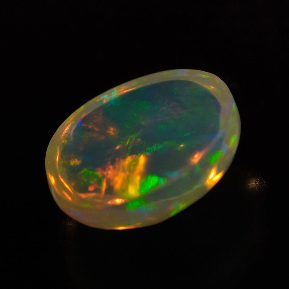 2.71 Karat schönstes Farbspektakel, äthiopischer Welo-Opal - Éclaire Opal