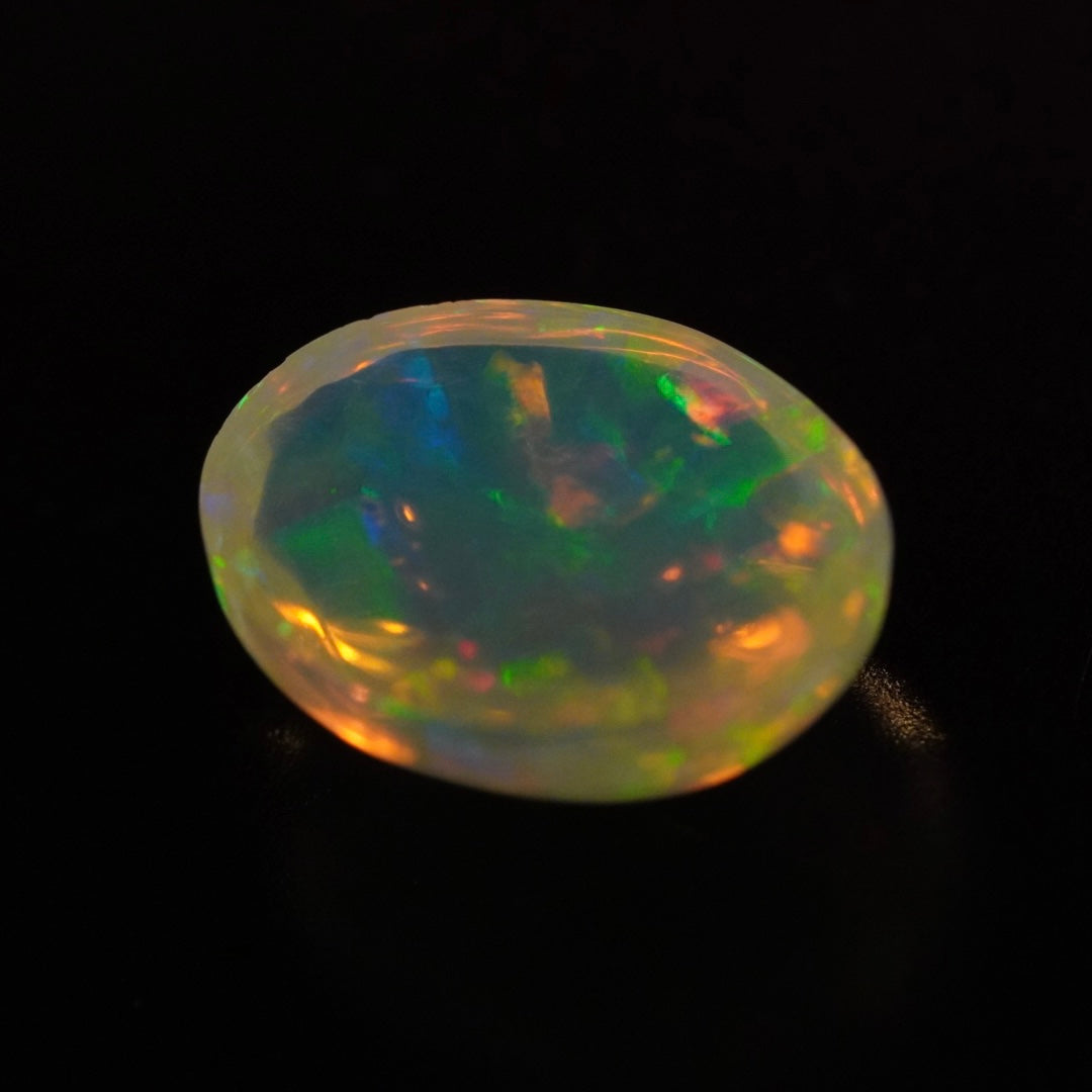 2.71 Karat schönstes Farbspektakel, äthiopischer Welo-Opal - Éclaire Opal
