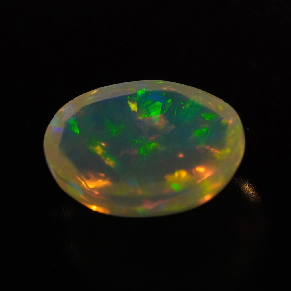 2.71 Karat schönstes Farbspektakel, äthiopischer Welo-Opal - Éclaire Opal