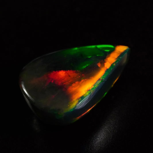 2.95 Karat traumhafter, dunkler äthiopischer Welo-Opal - Ténèbre Opal