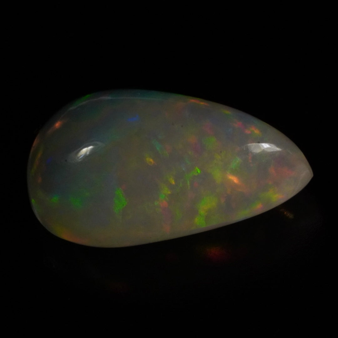 4.25 Karat traumhaftes Regenbogenspektakel, äthiopischer Welo-Opal - Éclaire Opal