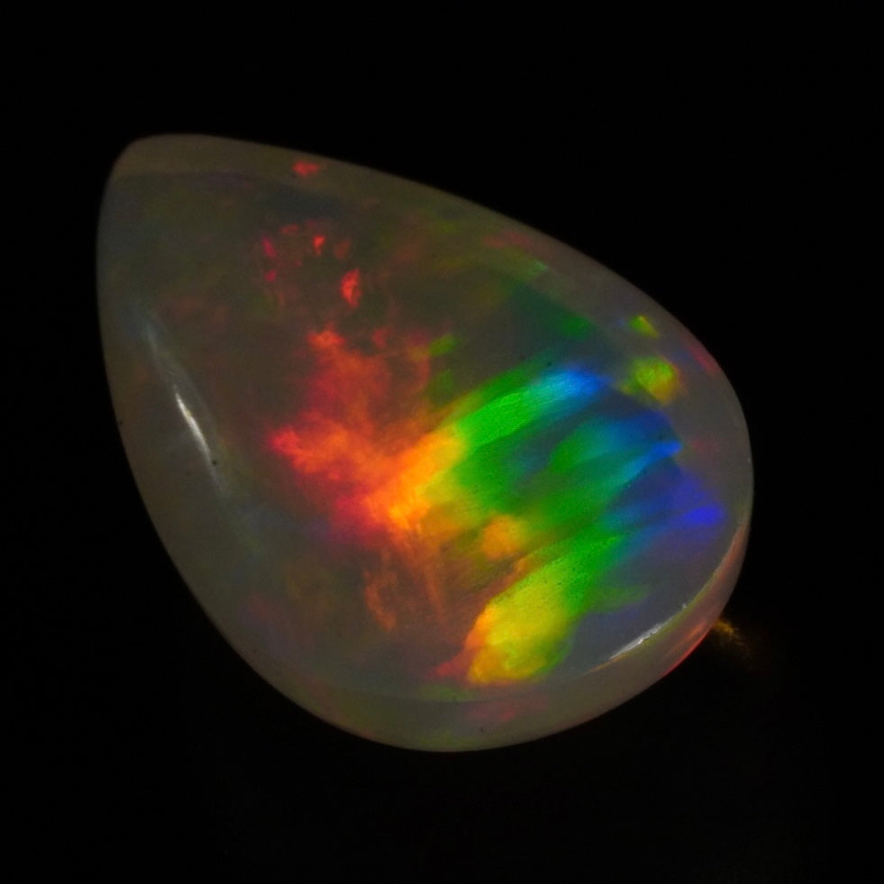 4.25 Karat traumhaftes Regenbogenspektakel, äthiopischer Welo-Opal - Éclaire Opal