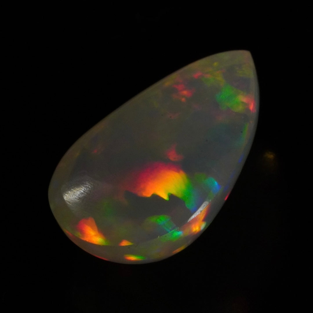 4.25 Karat traumhaftes Regenbogenspektakel, äthiopischer Welo-Opal - Éclaire Opal